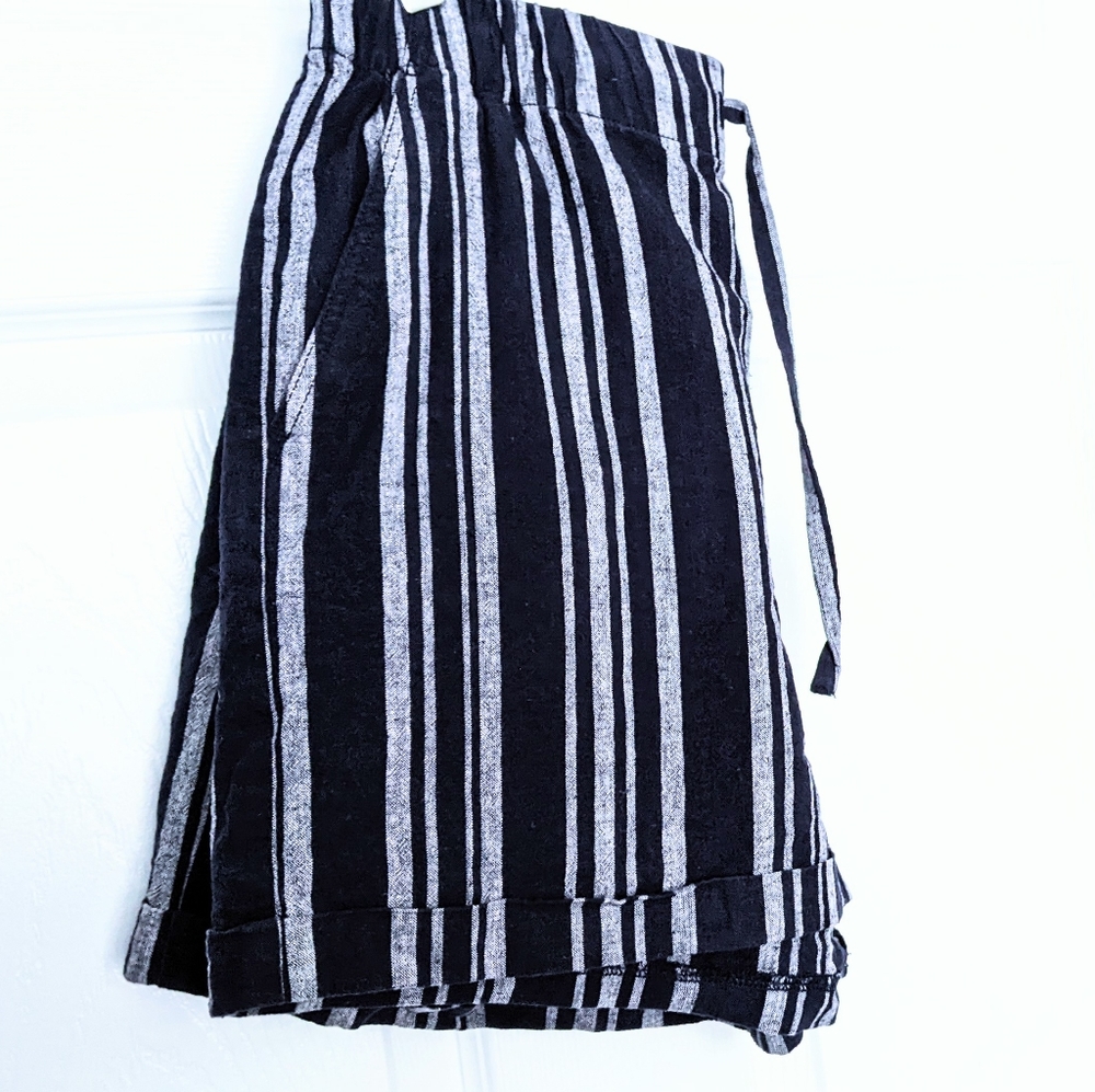 Uniqlo Striped Cotton, Linen Shorts. XS.